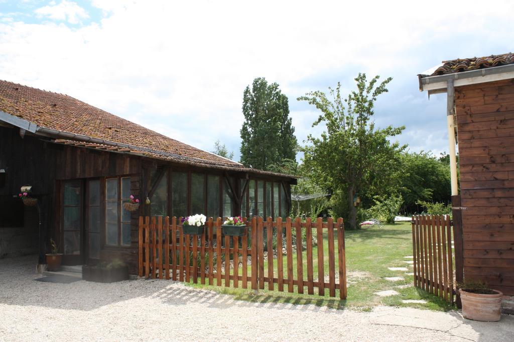Au Passage Des Grues Bed and Breakfast Drosnay Exteriör bild